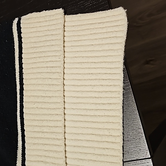 LOFT Sleeveless Turtle neck sweater - Picture 5 of 6